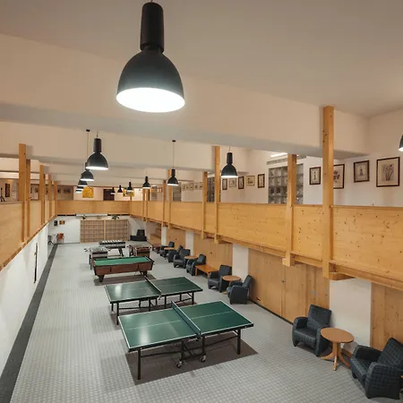 酒店 Budget At Alpen Resort, & Dining 3*